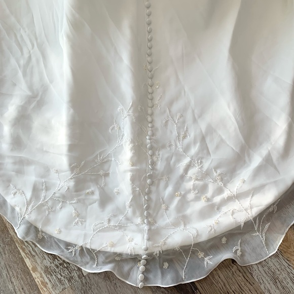 🚫SOLD🚫Modest White Tiered Wedding Gown Sz 12 - Picture 12 of 12